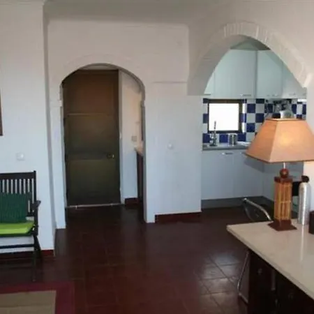 Lejlighed Casa Located Above Beach! *